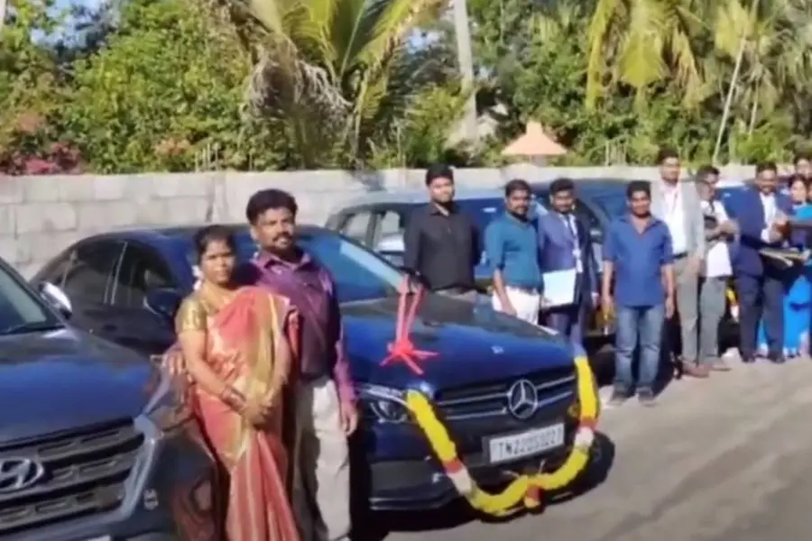 ബെന്സ് സി ക്ലാസ് വരെ സമ്മാനം; ജീവനക്കാരെ ഞെട്ടിച്ചൊരു കമ്പനി, ചെലവാക്കിയത് മൂന്നരക്കോടി | VIDEO