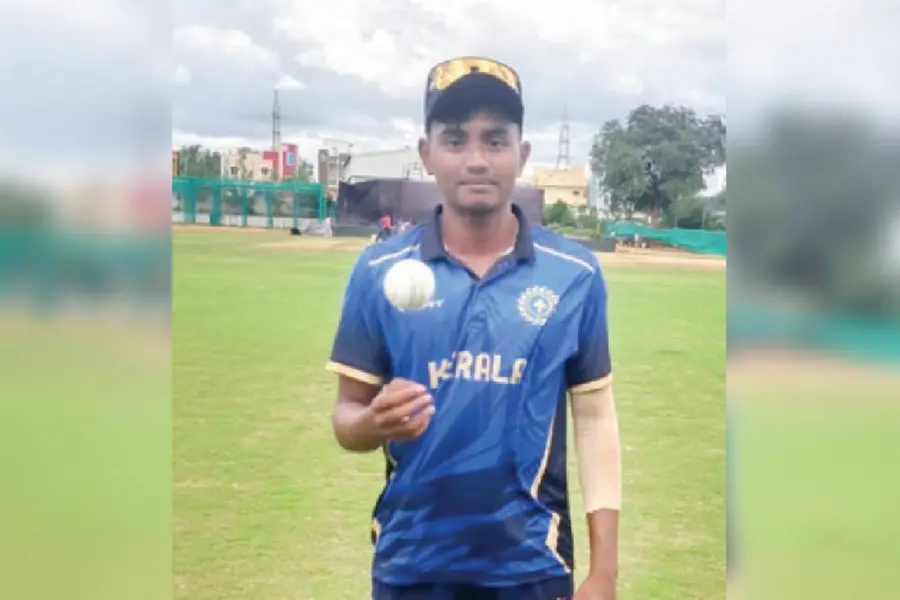 വിനു മങ്കാദ് ട്രോഫി; ഏഴ് വിക്കറ്റ് നേട്ടവുമായി കോട്ടയം സ്വദേശി ആദിത്യ ബൈജു
