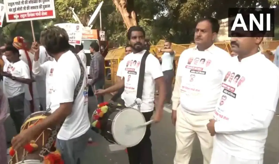 ഡല്ഹിയില് കോണ്ഗ്രസ് പ്രവര്ത്തകര് ആഘോഷത്തില്| ഫോട്ടോ: എ.എന്.ഐ