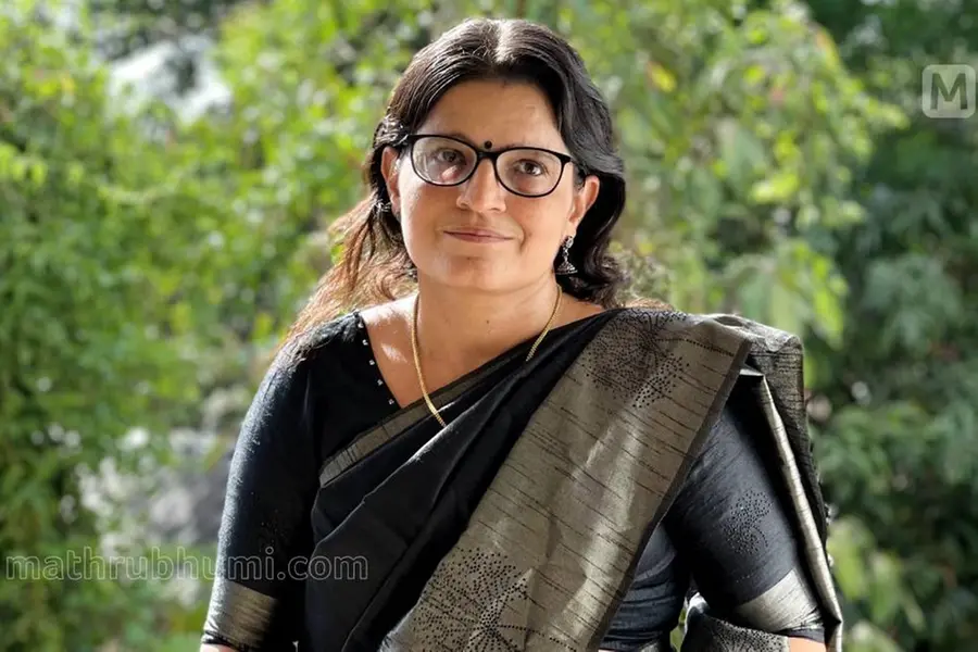 കാഴ്ചയില്ലെന്നത് തളര്ത്തിയില്ല, ഇന്ന് അധ്യാപിക; സോഷ്യല്മീഡിയ അറിയപ്പെടുന്ന വ്യക്തി | ആശാലത അഭിമുഖം