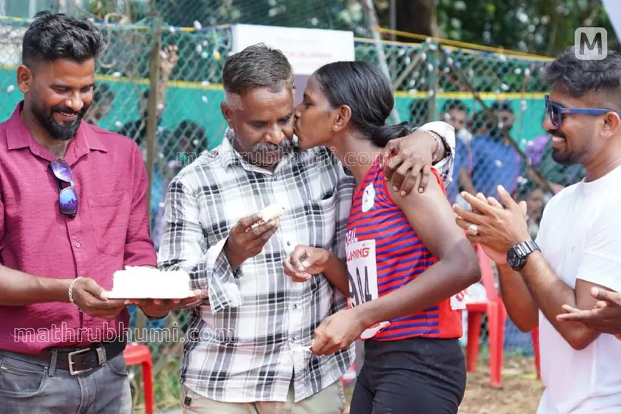 ജന്മദിനത്തിൽ സുവർണനേട്ടം, ആഘോഷം ഗ്രൗണ്ടിൽ