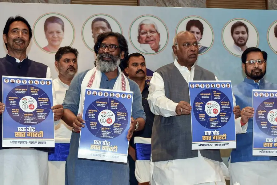 450 രൂപയ്ക്ക് ഗ്യാസ് സിലിണ്ടർ, യുവാക്കൾക്ക് ജോലി; ഝാർഖണ്ഡിൽ ഇന്ത്യ സഖ്യത്തിന്റെ പ്രകടനപത്രിക