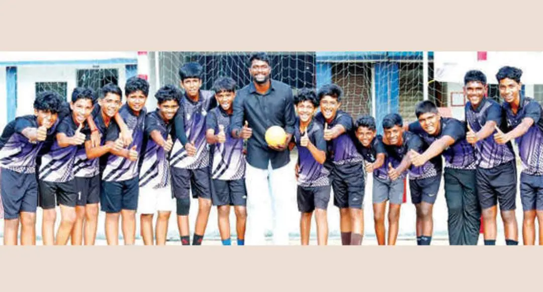 എറണാകുളം ജില്ലാ സബ് ജൂനിയർ ടീമിനൊപ്പം ബിജോയ്