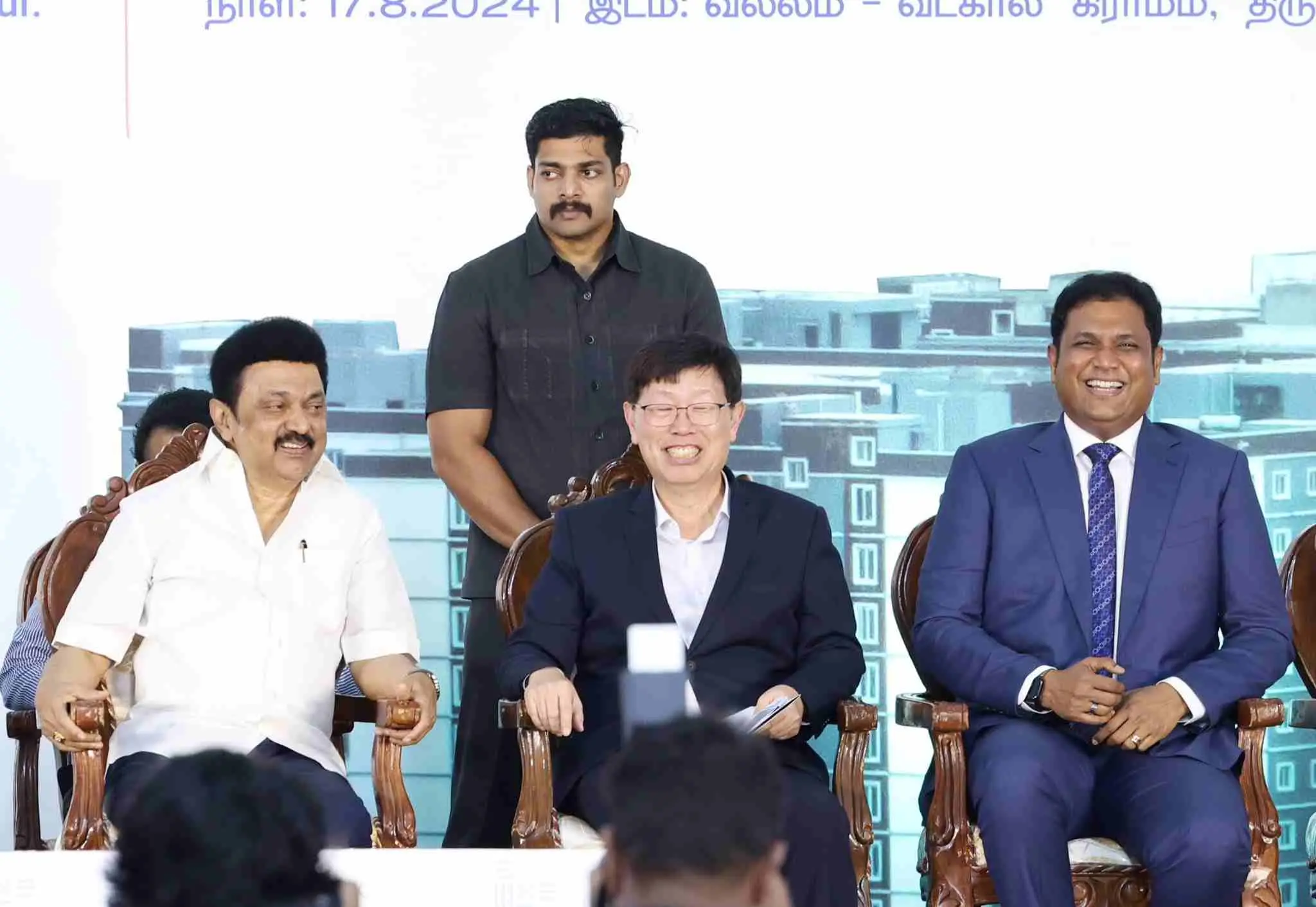 തമിഴ്നാട് മുഖ്യമന്ത്രി എംകെ സ്റ്റാലിൻ ഫോക്സ്കോൺ ചെയർമാൻ യൂങ് ലിയൂ ഒപ്പം | Photo:https://x.com/TRBRajaa