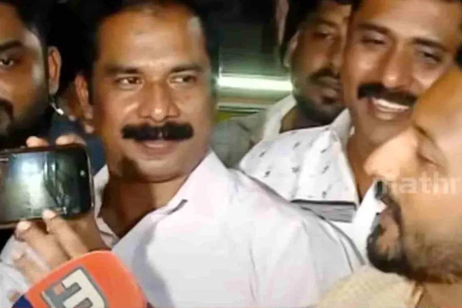 വാഹനം മാറിക്കയറുന്നത് കുറ്റമോ?, CPM പറയുന്നതൊന്നും പോലീസ് കാര്യമാക്കുന്നില്ല; മറുപടിയുമായി രാഹുല്