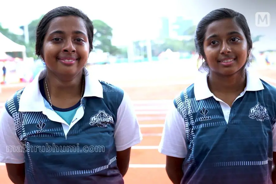 അവളല്ലെ ഇവളെന്ന് ആശങ്ക;പോൾവാൾട്ടിനെ ഡബിൾ വാൾട്ടാക്കി ഇരട്ടകൾ
