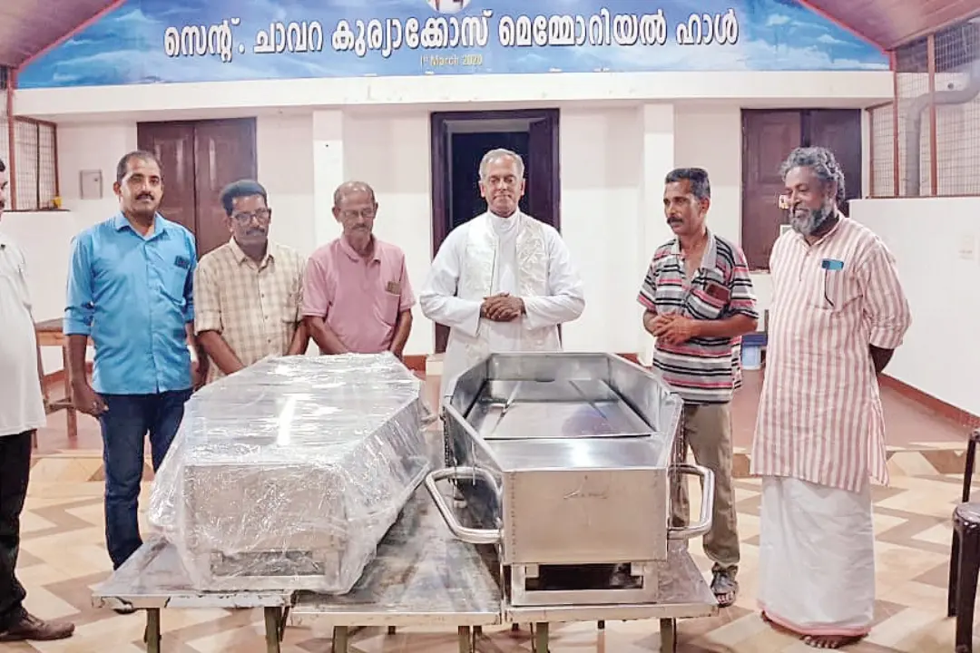 ചേർത്തല പള്ളിപ്പുറം സെയ്ൻറ് മേരീസ് പള്ളിയിൽ മൃതദേഹം എത്തിക്കുന്നതിനായി തയ്യാറാക്കിയ രണ്ടു സ്റ്റീൽപ്പെട്ടികൾ