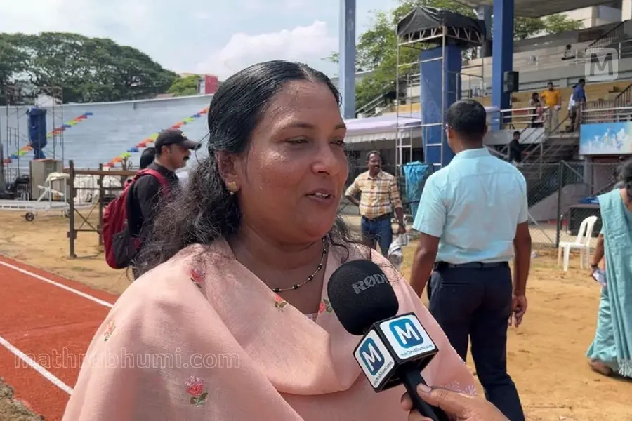 കായികമേളയ്ക്ക് ഗാനമൊരുക്കി ഡിഡിഇ; പാട്ടുപാടി അധ്യാപകര്‍: ഹണി ജി അലക്‌സാണ്ടര്‍