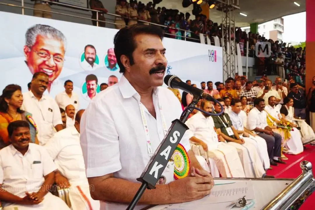 സംസ്ഥാന സ്കൂൾ കായികമേള ഉദ്ഘാടനം ചെയ്ത് മമ്മൂട്ടി| ഫോട്ടോ: മാതൃഭൂമി