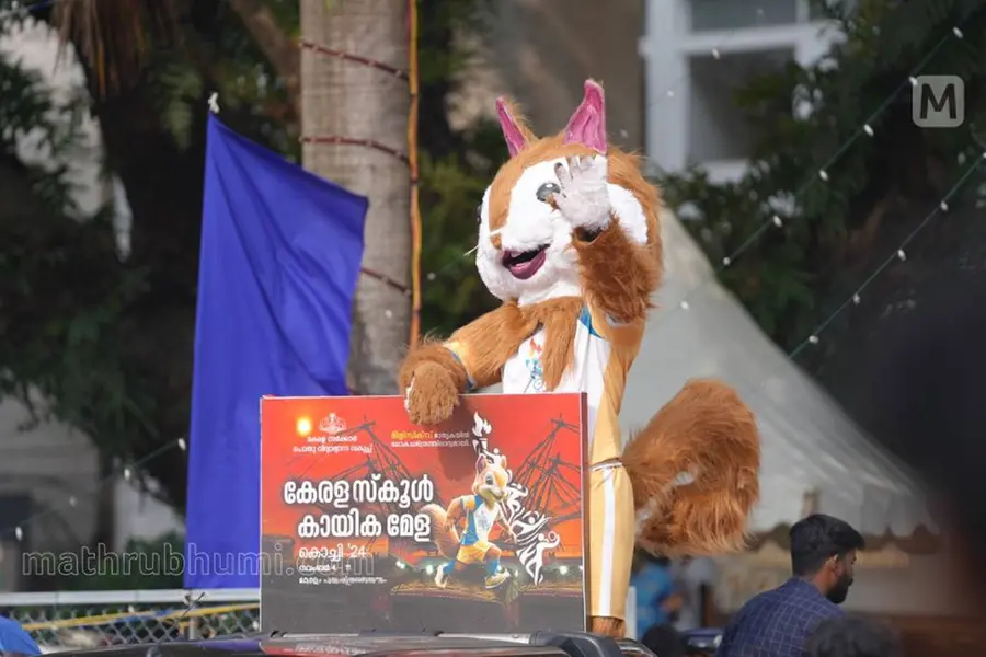 കൗമാരച്ചുവടില് ലൈവായി കൊച്ചി; ചരിത്രത്തിലാദ്യമായി കായികമേളയ്ക്ക് ഗള്ഫ് ടീമെത്തി