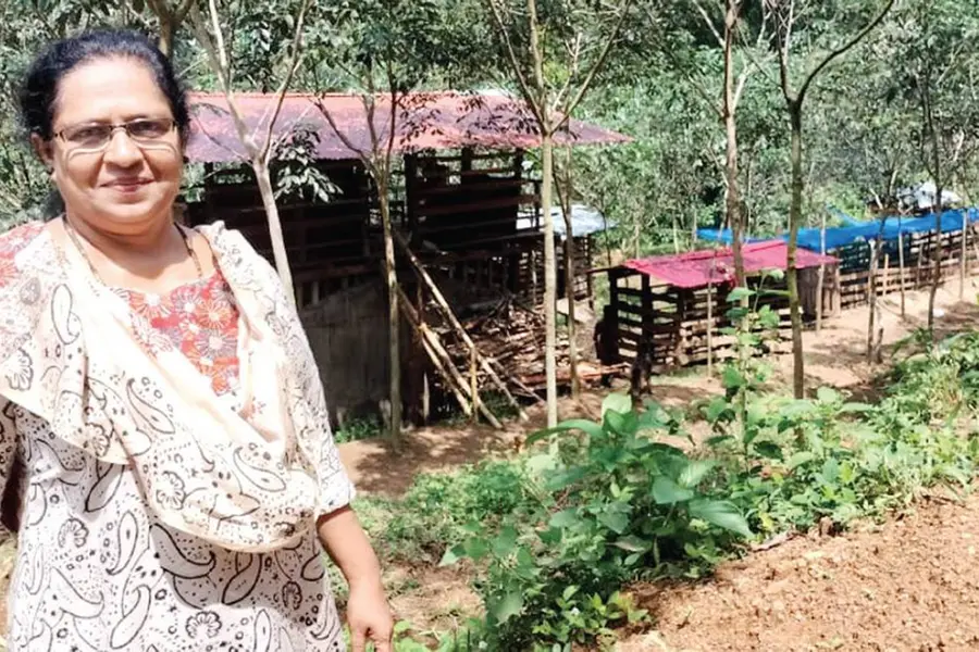 റിട്ടയർമെന്റ് ജീവിതം ബോറാണെന്ന് ആരുപറഞ്ഞു? കാടുപിടിച്ചു കിടന്ന ഭൂമിയിപ്പോൾ കിടിലൻ ഫാം
