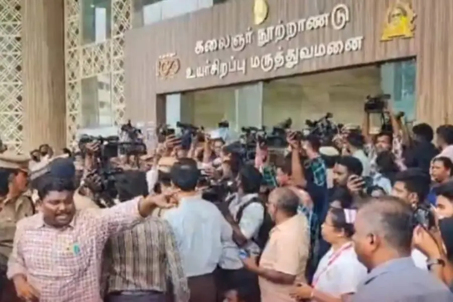അര്ബുദ രോഗിയായ മാതാവിന് മരുന്ന് മാറിനൽകിയെന്ന് ആരോപണം; ഡോക്ടറെ മകൻ കുത്തി പരിക്കേല്പ്പിച്ചു