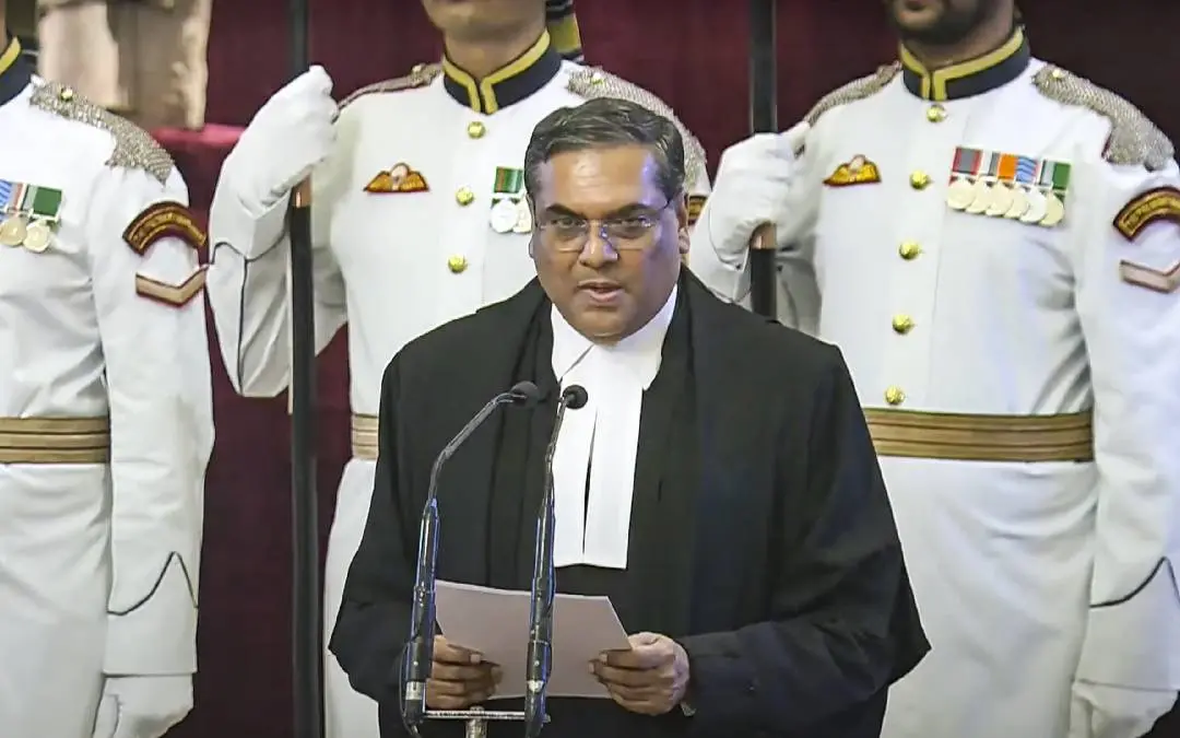 ചീഫ് ജസ്റ്റിസ് സഞ്ജീവ് ഖന്ന സത്യപ്രതിജ്ഞാചടങ്ങിനിടെ | Photo: PTI