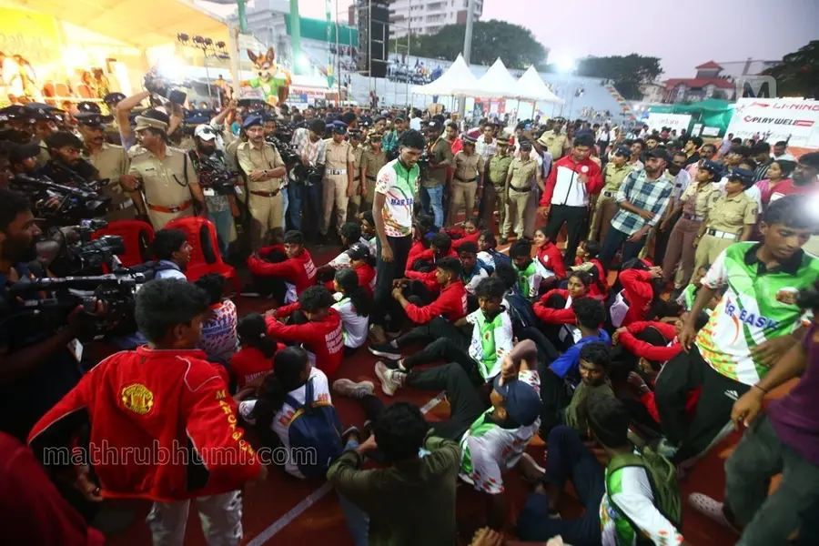 കായികമേളയിലെ വിലക്ക്: കുട്ടികളുടെ അവകാശത്തെ തടയാന്‍ കഴിയില്ല, മന്ത്രിയെ കാണാനൊരുങ്ങി മാര്‍ ബേസില്‍