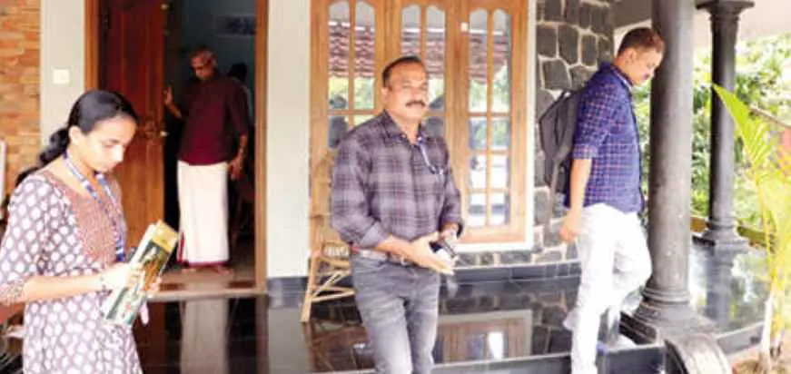 നവീൻ ബാബുവിന്റെ മലയാലപ്പുഴയിലെ വീട്ടിലെത്തി മൊഴിയെടുത്തശേഷം പ്രത്യേക പോലീസ് സംഘാംഗങ്ങൾ മടങ്ങുന്നു