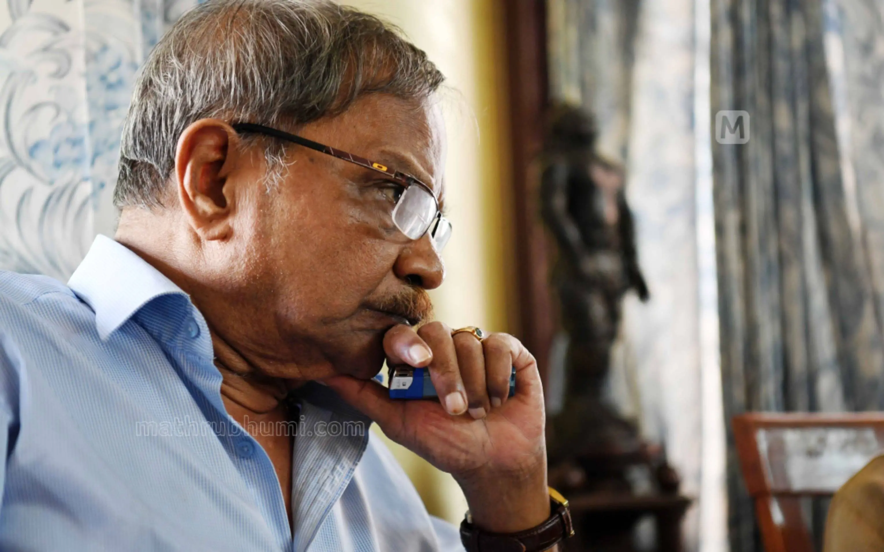 എം.ടി. വാസുദേവന് നായര് കോഴിക്കോട്ടെ വീട്ടില്