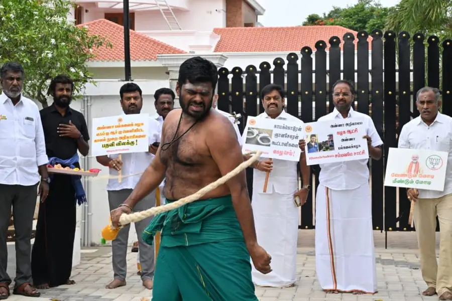 6 തവണ സ്വന്തം ശരീരത്തില് ചാട്ടവാറിനടിച്ച് അണ്ണാമലൈ,ഡിഎംകെ സര്ക്കാര് വീഴാനായി 48 ദിവസത്തെ വ്രതം