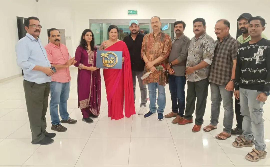 ബഹ്റൈന്‍ കരുവന്നൂര്‍ കൂട്ടായ്മയുടെ ലോഗോ പ്രകാശനം സിനിമാതാരം ജയ മേനോന്‍ നിര്‍വ്വഹിക്കുന്നു
