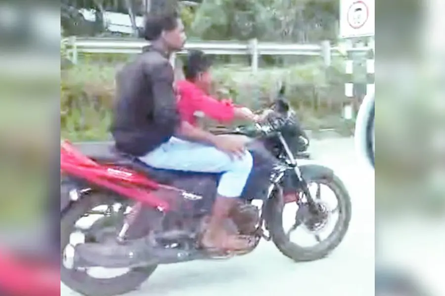 ആറുവയസ്സുകാരന് ബൈക്കോടിച്ചു; ബന്ധുവിന്റെ ലൈസന്സും ബൈക്കിന്റെ രജിസ്ട്രേഷനും റദ്ദാക്കും