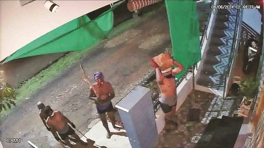 അതിരമ്പുഴയില് കുറുവാ സംഘമെത്തിയെന്ന രീതിയില് പ്രചരിക്കുന്ന വീഡിയോയില് നിന്നുള്ള ദൃശ്യം | Photo: Special Arrangement