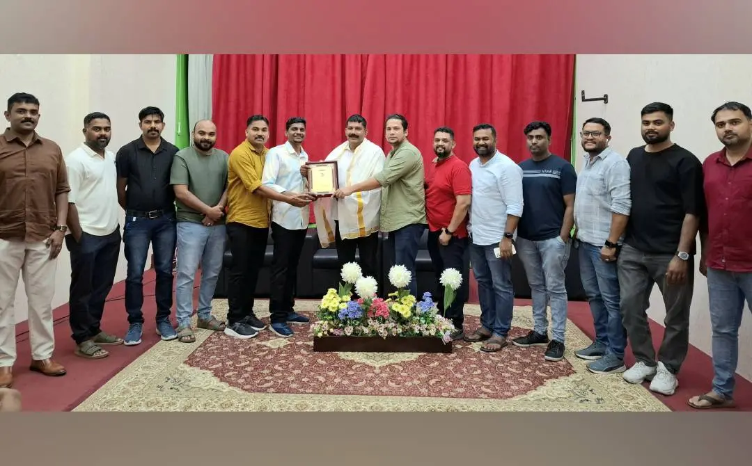 സലാം മമ്പാട്ടുമൂലയെ കനോലി നിലമ്പൂര് കൂട്ടായ്മ ആദരിച്ചപ്പോള്