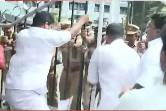 യൂത്ത് കോണ്ഗ്രസ് വയനാട് കളക്ടറേറ്റിലേക്ക് നടത്തിയ മാര്ച്ചില് സംഘര്ഷം