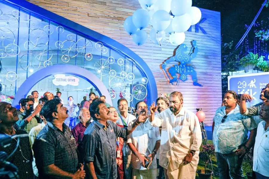മണിക്കൂറുകൾ മാത്രം ബാക്കി, ഇനി സിനിമയുടെ പൂരം കാണാം