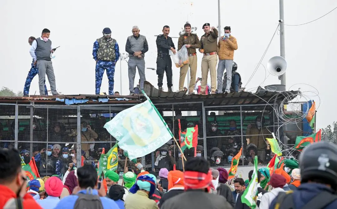 ദില്ല ചലോ മാർച്ചിൽ ശംഭുവിൽ കർഷകർ പ്രതിഷേധിക്കുന്നു