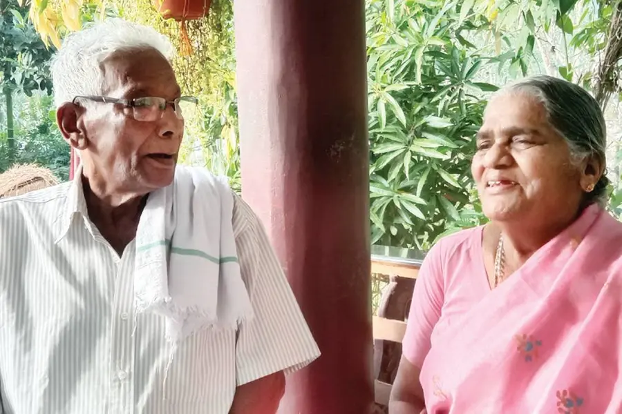 കരോൾ ഉണ്ടായിരുന്നില്ല, കെയ്ക്കിനുപകരം വട്ടയപ്പം, ഇല്ലിച്ചീന്തുകൊണ്ട് നക്ഷത്രം; ഒരു ഓർമ