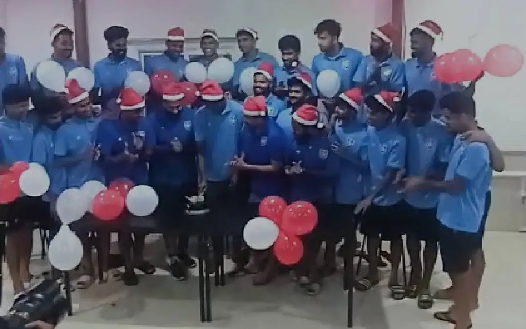 ക്രിസ്തുമസ് കേക്ക് മുറിച്ച് ടീം കേരളം