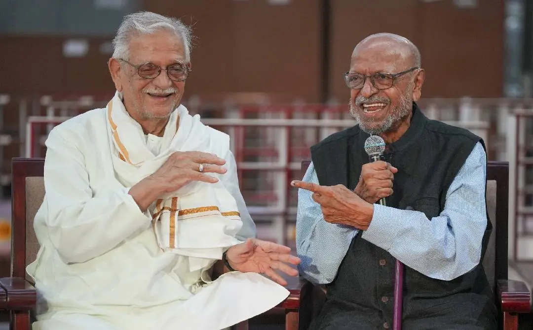 കവിയും ഗാനരചയിതാവുമായ ഗുൽസാറും ശ്യാം ബെനഗലും| ഫോട്ടോ: Shashank Parade/ PTI