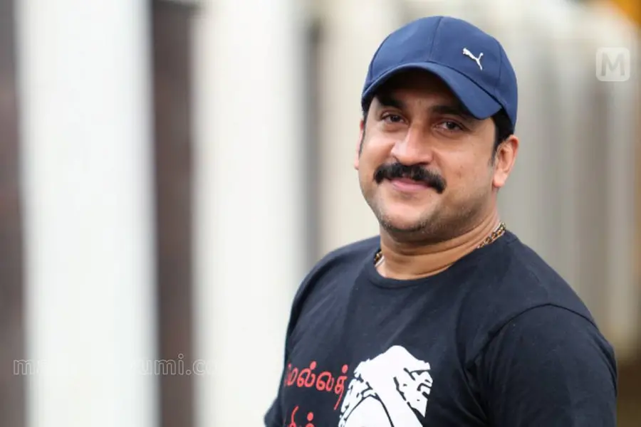 സൈക്കോകളാണ് ചില ബസ് ഡ്രൈവർമാർ, കഴിഞ്ഞദിവസം ഭാഗ്യംകൊണ്ടാണ് മരിക്കാതിരുന്നത് -സന്തോഷ് കീഴാറ്റൂർ