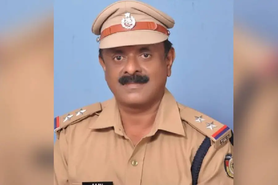 വെള്ളനാട് ട്രഷറിയില് ഡ്യൂട്ടിയിലുണ്ടായിരുന്ന എസ്.ഐ മരിച്ച നിലയില്