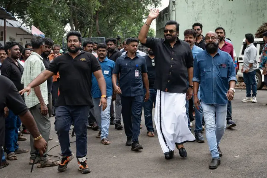 ഒറ്റക്കൊമ്പനായി സുരേഷ്ഗോപി, സെറ്റിലും മന്ത്രി ഓഫീസ്