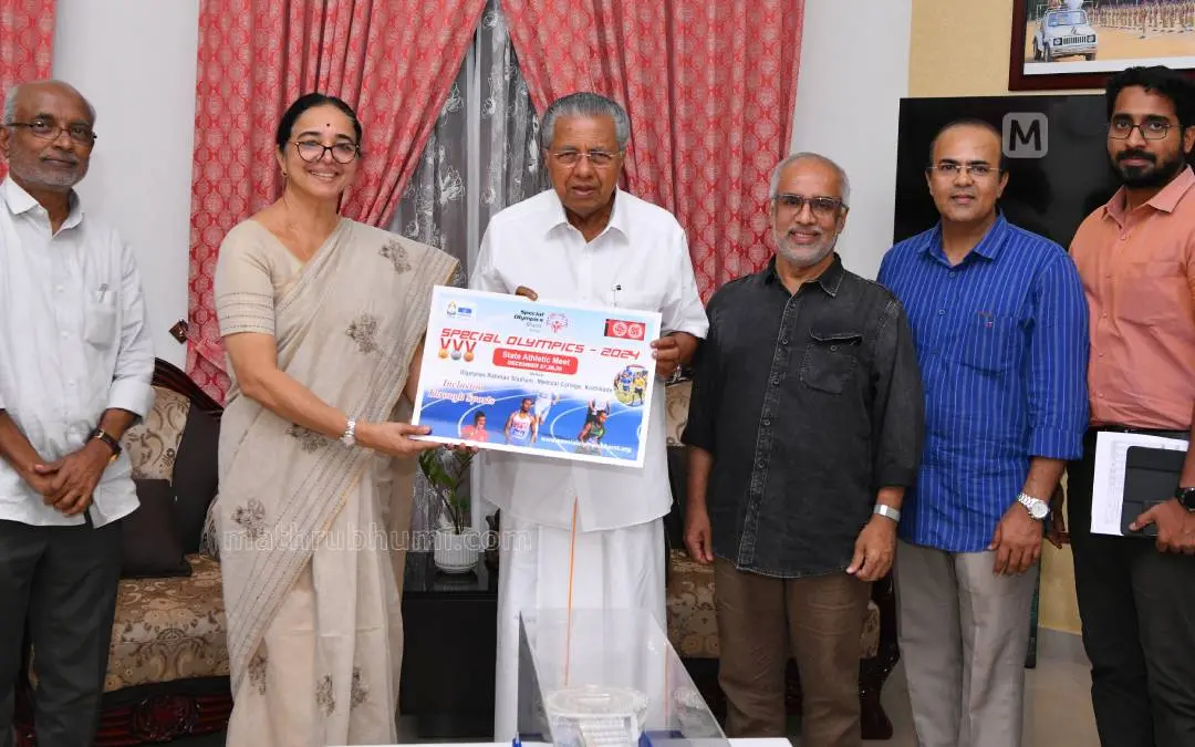 സ്‌പെഷ്യല്‍ ഒളിമ്പിക്‌സ് സംസ്ഥാന കായിക മേളയുടെ ലോഗോ മുഖ്യമന്ത്രി പിണറായി വിജയന്‍ പ്രകാശനം ചെയ്യുന്നു.
