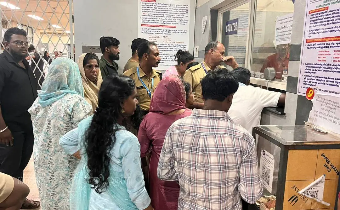 വിദ്യാര്ഥികളെ പ്രവേശിപ്പിച്ച കളമശ്ശേരി മെഡിക്കല് കോളേജില്നിന്ന് | ഫോട്ടോ: ജെയ്വിന് ടി. സേവ്യര്/ മാതൃഭൂമി