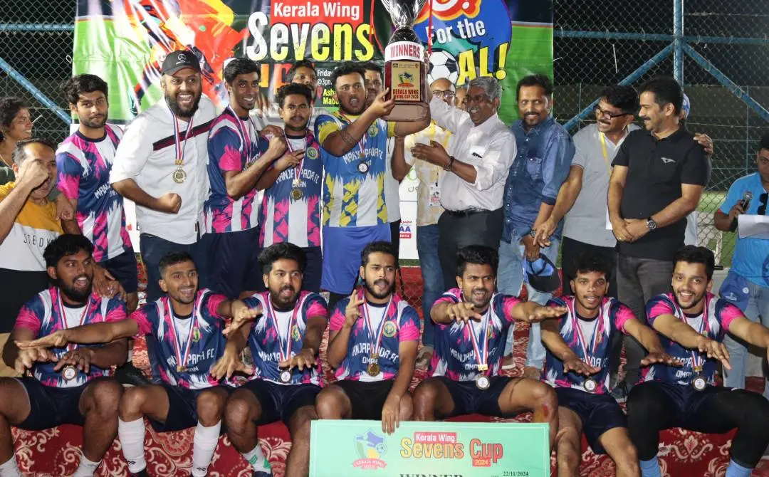 സെവൻസ് ടൂർണമെൻ്റിൽ വിജയികളായ മഞ്ഞപ്പട FC ഒമാൻ | ഫോട്ടോ: അറേഞ്ച്ഡ്
