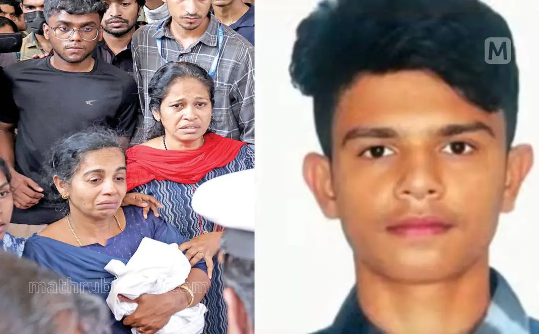 ആലപ്പുഴയില് വാഹനാപകടത്തില് മരിച്ച മെഡിക്കല് വിദ്യാര്ഥി ആല്വിന് ജോര്ജിന്റെ മൃതദേഹം ആലപ്പുഴ മെഡിക്കല് കോളേജില് പൊതുദര്ശനത്തിനുവെച്ചശേഷം വീട്ടിലേക്കു കൊണ്ടുപോകാനായി ആംബുലന്സില് കയറ്റുമ്പോള് മകന്റെ വൈറ്റ് കോട്ടും പുതപ്പും നെഞ്ചോടു ചേര്ത്തുപിടിച്ച് കോളേജിന്റെ പടികളിറങ്ങുന്ന അമ്മ മീന. ആല്വിന് ജോര്ജിന്റെ സഹപാഠികളാണ് പിന്നില് | ഫോട്ടോ: സി. ബിജു