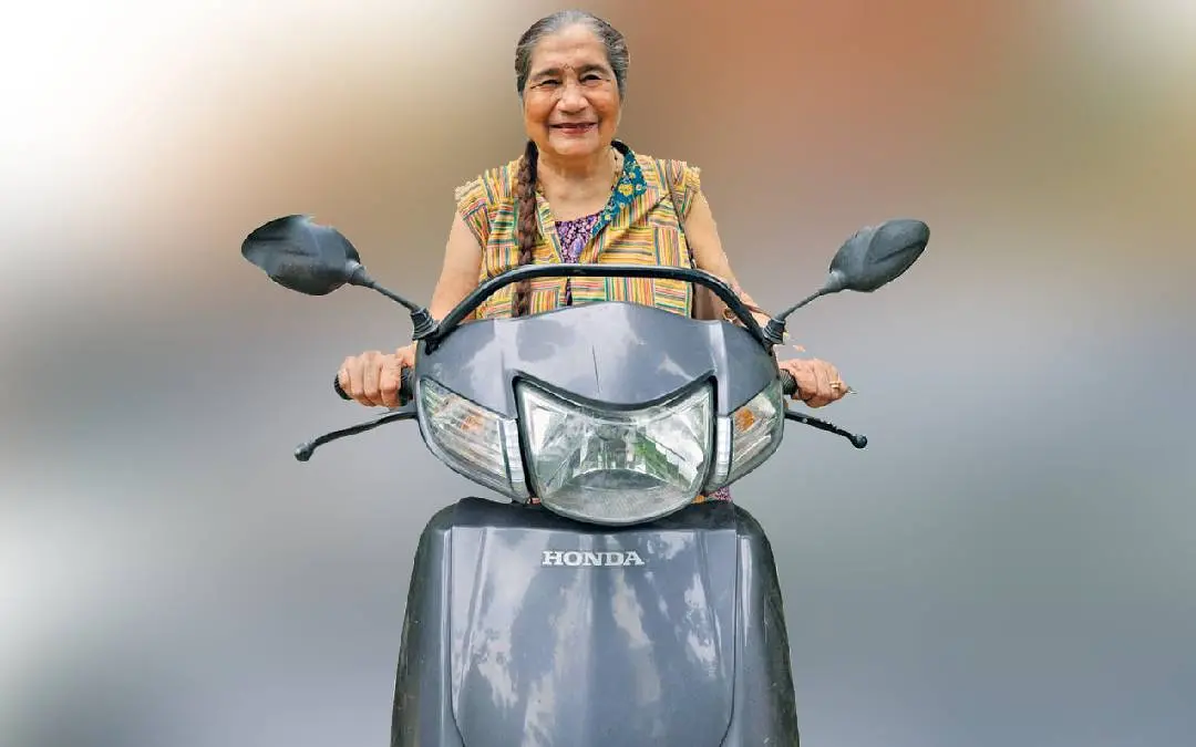 പുഷ്പ ലത