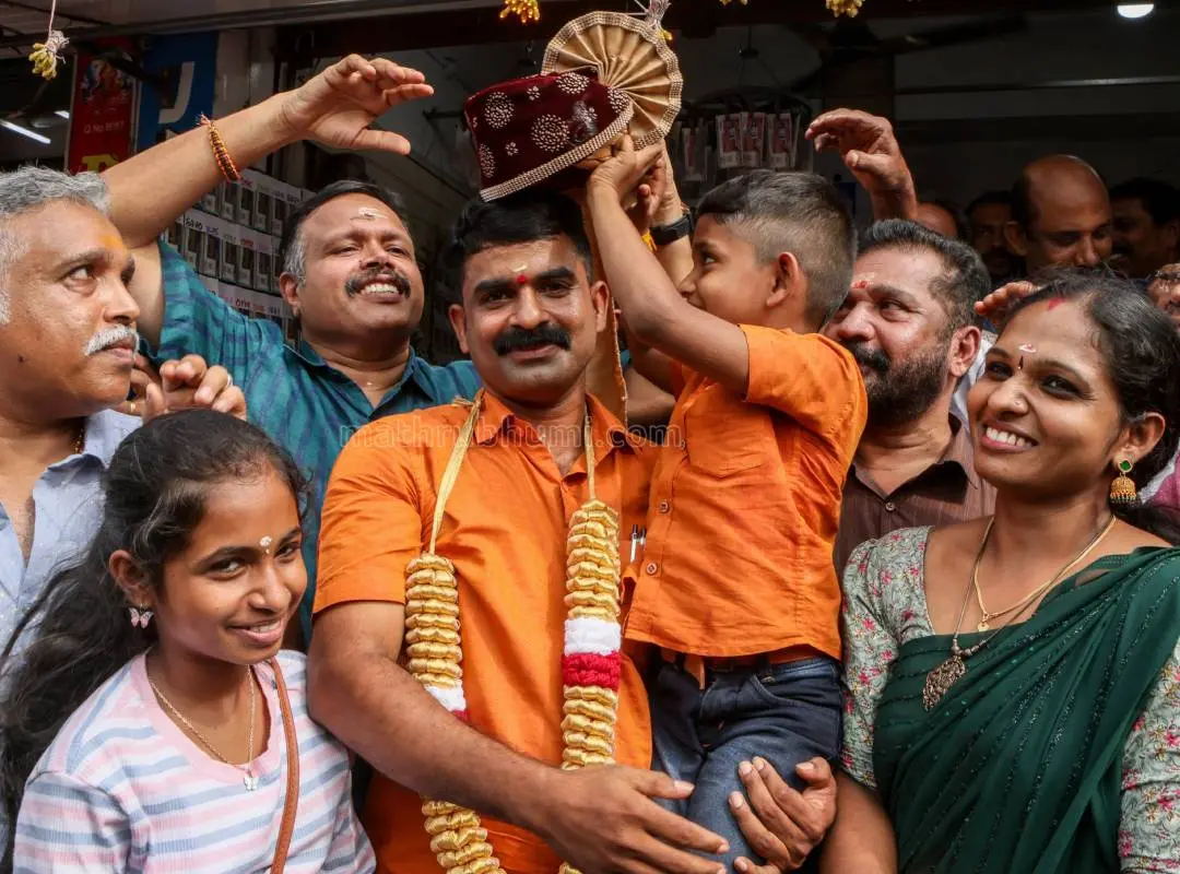 ദിനേശ് കുമാറിനും കുടുംബത്തിനും കൊല്ലം ജയകുമാര് ലോട്ടറി ഏജന്സിയില് നല്കിയ സ്വീകരണത്തില് | ഫോട്ടോ: സി.ആര് ഗിരീഷ് കുമാര്