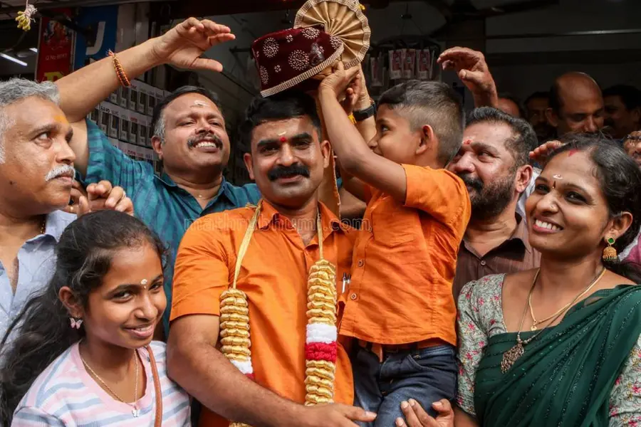 ഭാര്യയോടുപോലും രഹസ്യമാക്കിവെച്ചു, വിവാഹപ്പന്തലില് ഓടിനടന്നത് കോടീശ്വരനാണെന്ന് നാട്ടുകാരുമറിഞ്ഞില്ല