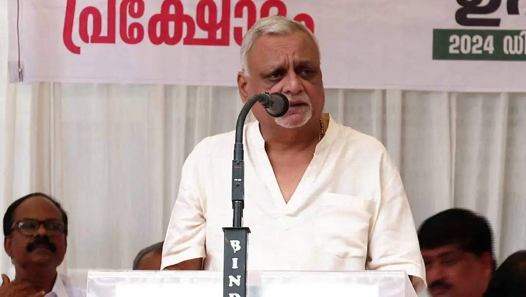 കോഴിക്കോട് ആദായ നികുതി ഓഫീസ് ഉപരോധത്തില് എം.വി. ശ്രേയാംസ് കുമാര് സംസാരിക്കുന്നു | ഫോട്ടോ: മാതൃഭൂമി