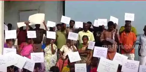 പ്രതിഷേധം | Photo: Screengrab/ Mathrubhumi News