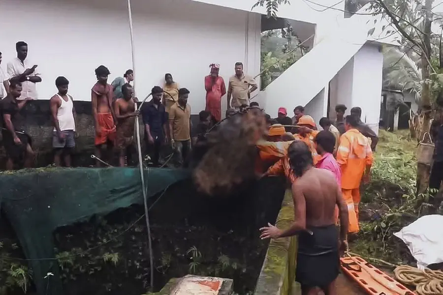 കിണർ വൃത്തിയാക്കിയ ശേഷം തിരികെ കയറുന്നതിനിടെ തൂൺ ഇടിഞ്ഞ് തൊഴിലാളി കിണറ്റിൽ വീണ് മരിച്ചു