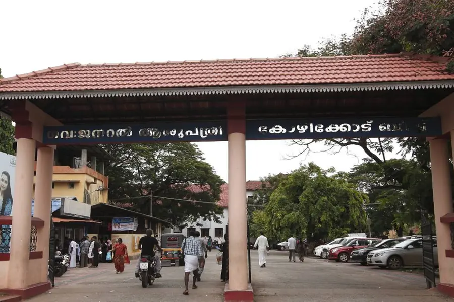കോഴിക്കോട് മെഡിക്കല്‍ കോളേജിലെ പുക; ബീച്ച് ആശുപത്രിയില്‍ ഹെല്‍പ്പ് ഡെസ്‌ക് ആരംഭിച്ചു