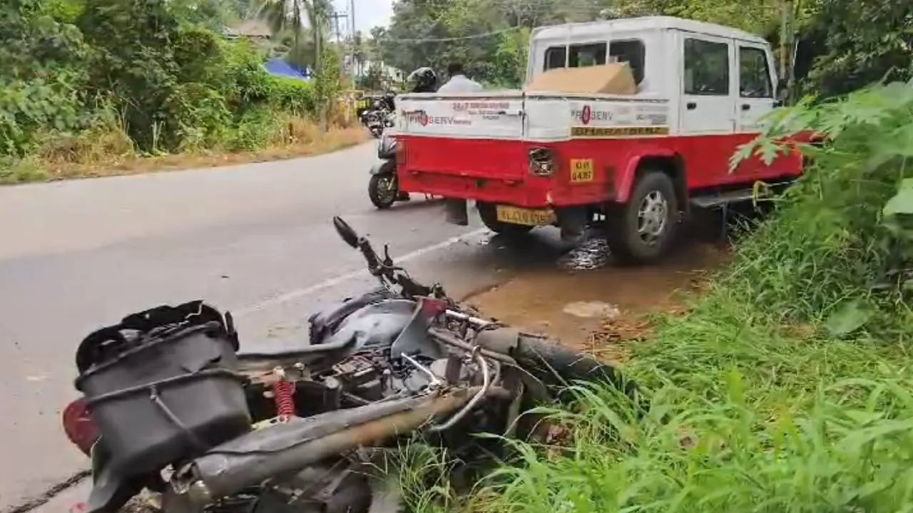 മുണ്ടക്കയം, ചിറ്റടിയ്ക്ക് സമീപം അപകടത്തിൽപ്പെട്ട വാഹനങ്ങൾ
