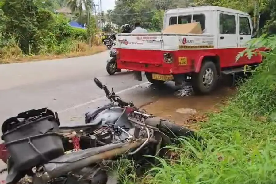 നിയന്ത്രണം വിട്ട പിക്കപ്പ് വാന് രണ്ട് ബൈക്കിലും കാറിലും ഇടിച്ചു കയറി; ബൈക്ക് യാത്രികന് മരിച്ചു