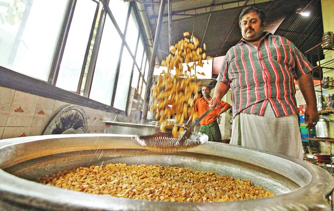 വെളപ്പായ കണ്ണൻ പാചകപ്പുരയിൽ (ഫയൽചിത്രം)