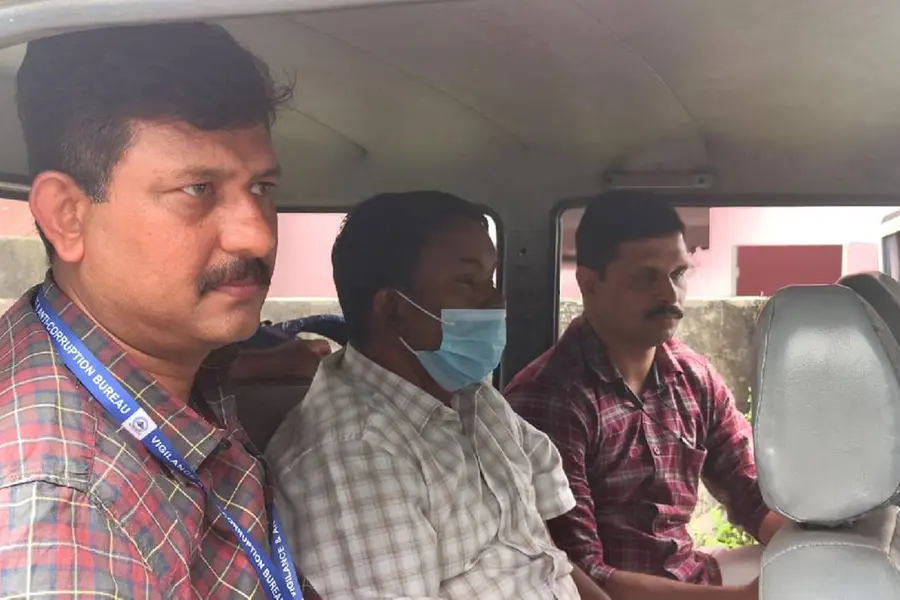 പ്രവാസിയിൽനിന്ന് കൈക്കൂലി വാങ്ങുന്നതിനിടെ ഡെപ്യൂട്ടി തഹസിൽദാർ അറസ്റ്റിൽ