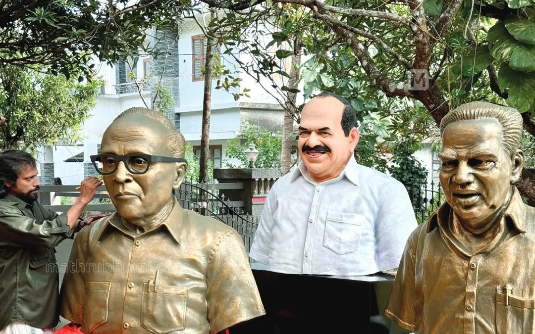 ഇ.എം.എസ്., കോടിയേരി ബാലകൃഷ്ണൻ, എ.കെ.ഗോപാലൻ എന്നിവരുടെ പ്രതിമകളുടെ അവസാനവട്ട മിനുക്കുപണിയിൽ ഉണ്ണി കാനായി.